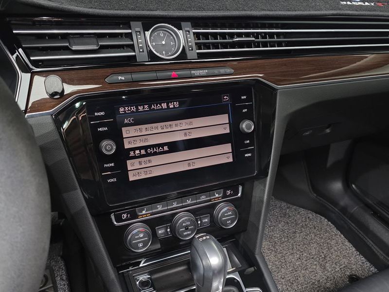 2018 Volkswagen Passat 2.0 TDI Premium photo 15