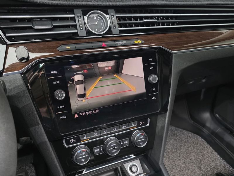 2018 Volkswagen Passat 2.0 TDI Premium photo 16