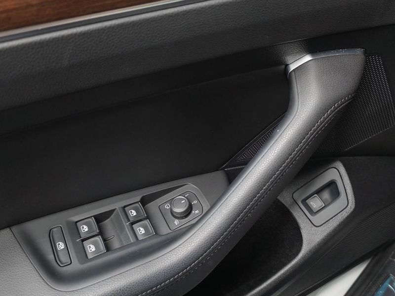 2018 Volkswagen Passat 2.0 TDI Premium photo 17
