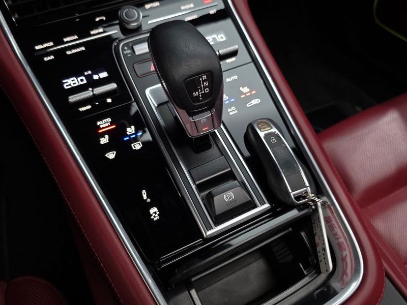 2020 Porsche Panamera 3.0 AWD photo 9