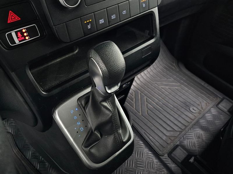 2023 Hyundai Staria Cargo 5-Seater Smart photo 9
