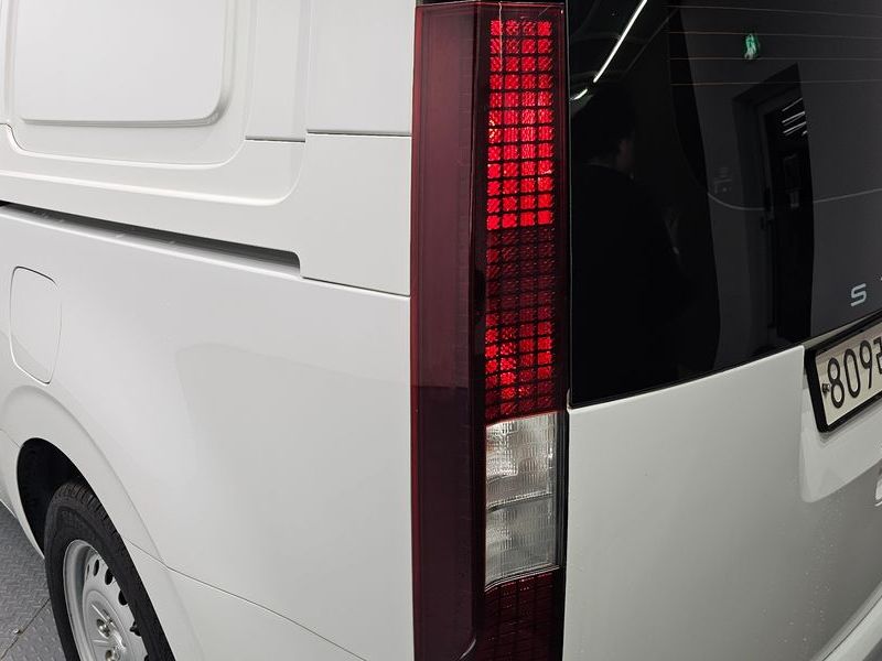 2023 Hyundai Staria Cargo 5-Seater Smart photo 23