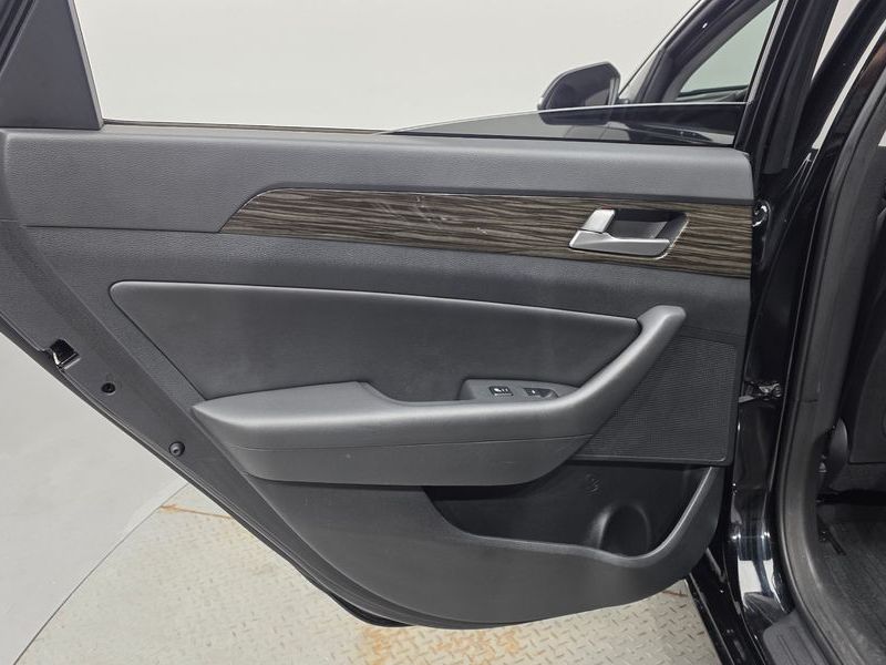2015 Hyundai Sonata 2.0 Smart photo 25
