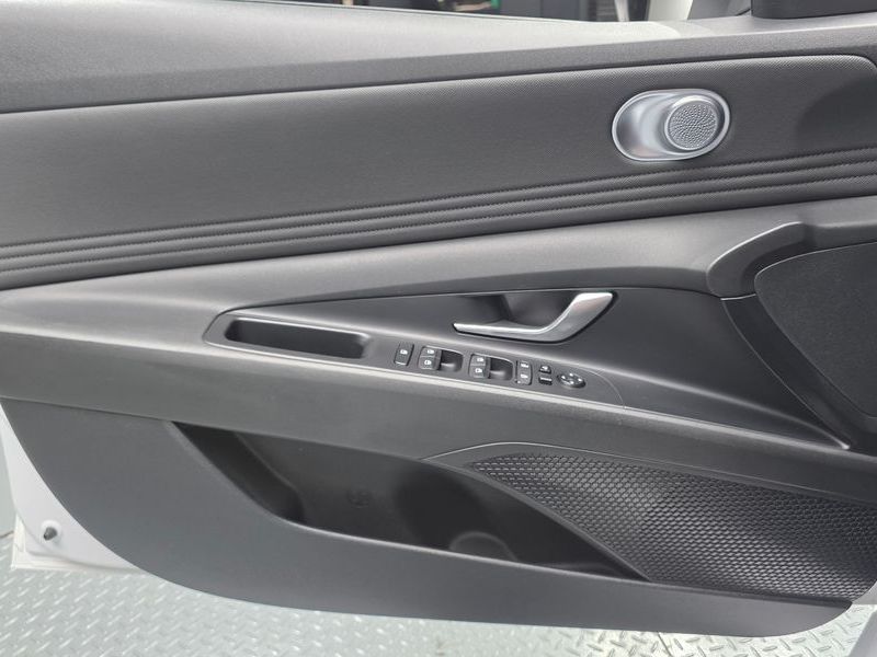 2021 Hyundai Avante 1.6 LPi Smart photo 24