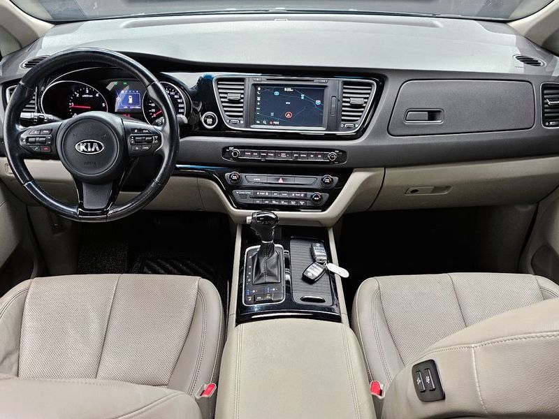 2015 Kia Carnival 9-seater Noblesse photo 7