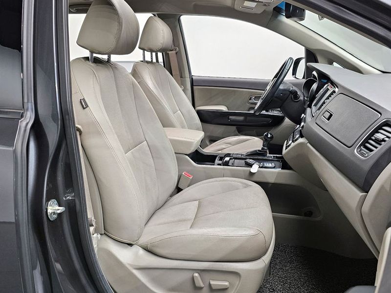 2015 Kia Carnival 9-seater Noblesse photo 10