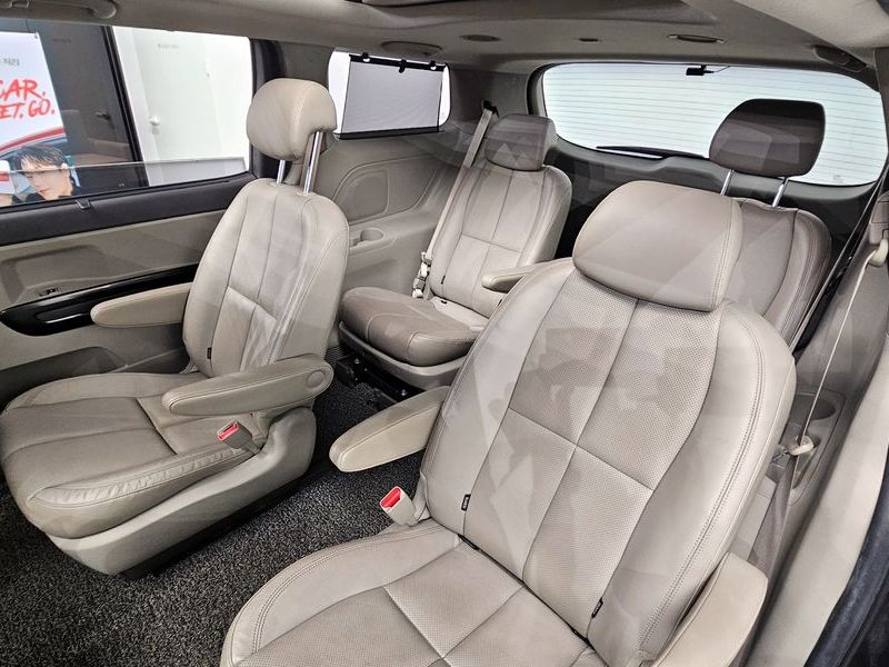 2015 Kia Carnival 9-seater Noblesse photo 12