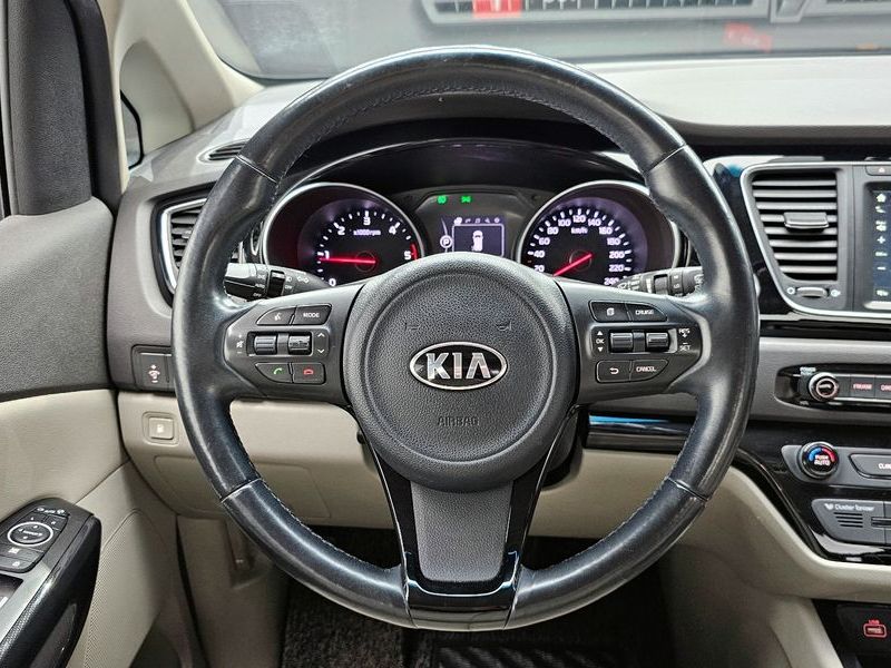 2015 Kia Carnival 9-seater Noblesse photo 13