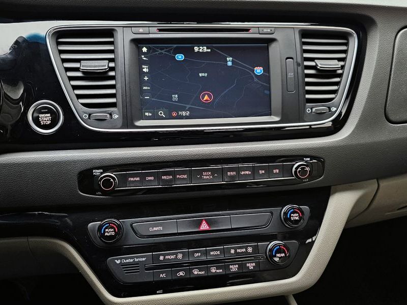 2015 Kia Carnival 9-seater Noblesse photo 15