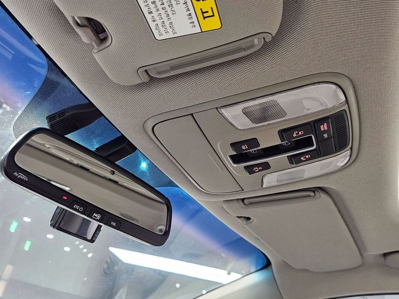 2015 Kia Carnival 9-seater Noblesse photo 16