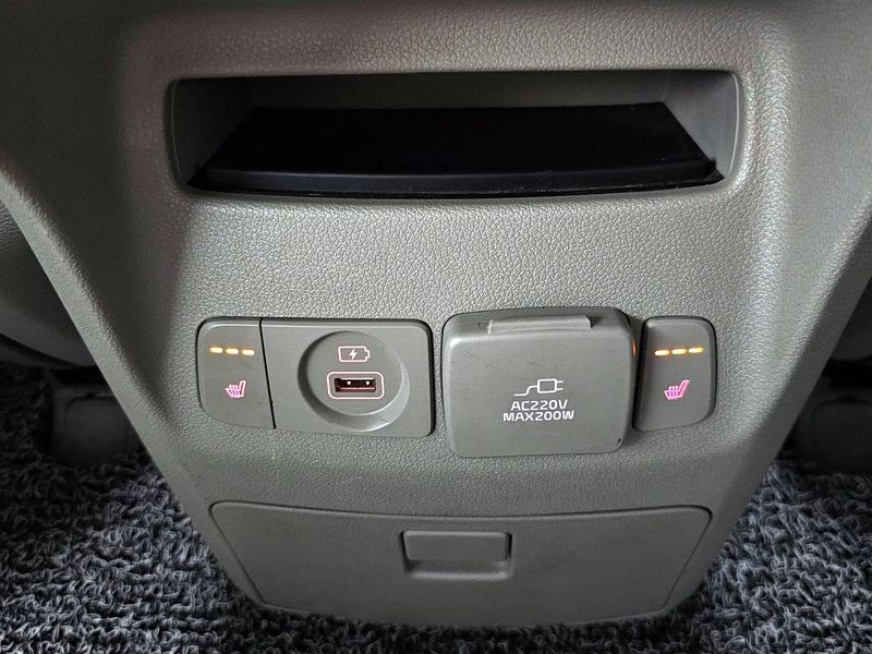 2015 Kia Carnival 9-seater Noblesse photo 17