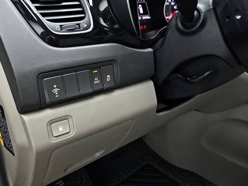 2015 Kia Carnival 9-seater Noblesse photo 18