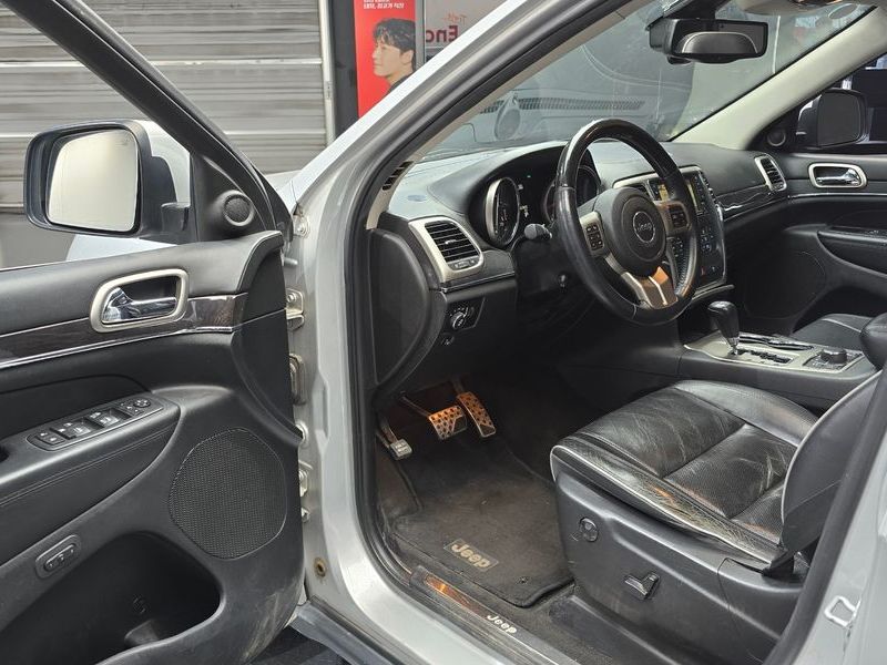 2012 Jeep Grand Cherokee 3.0 Diesel Overland WK2 photo 11