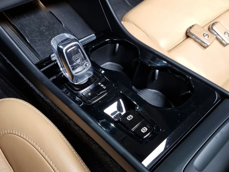 2020 Volvo XC40 T4 Inscription photo 9