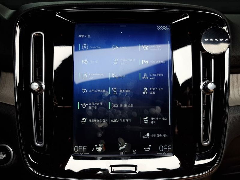 2020 Volvo XC40 T4 Inscription photo 16