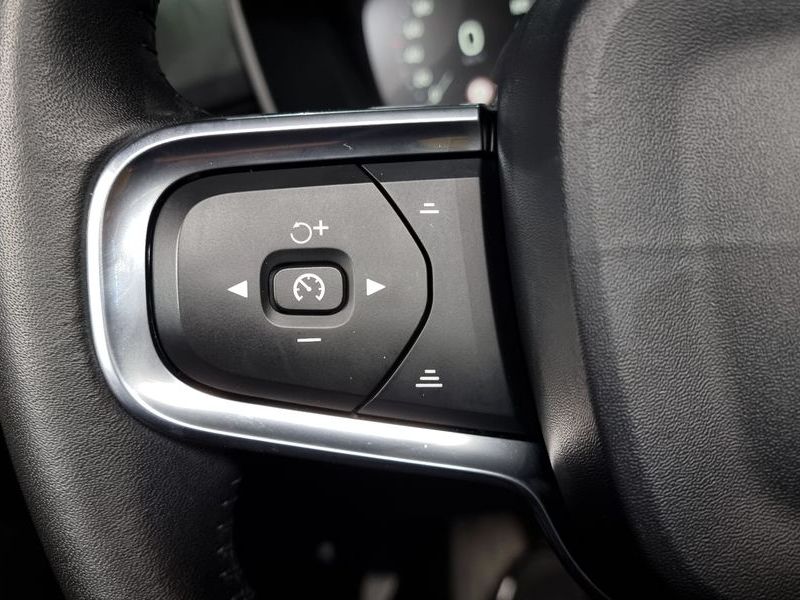 2020 Volvo XC40 T4 Inscription photo 17