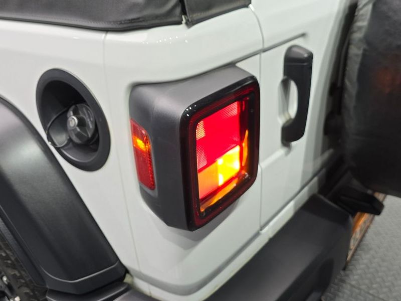 2020 Jeep Wrangler 2.0 Sport 4Door Willys Edition photo 23