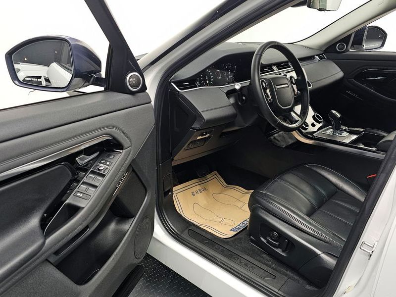 2020 Land Rover Range Rover Evoque D180 Launch Edition photo 12