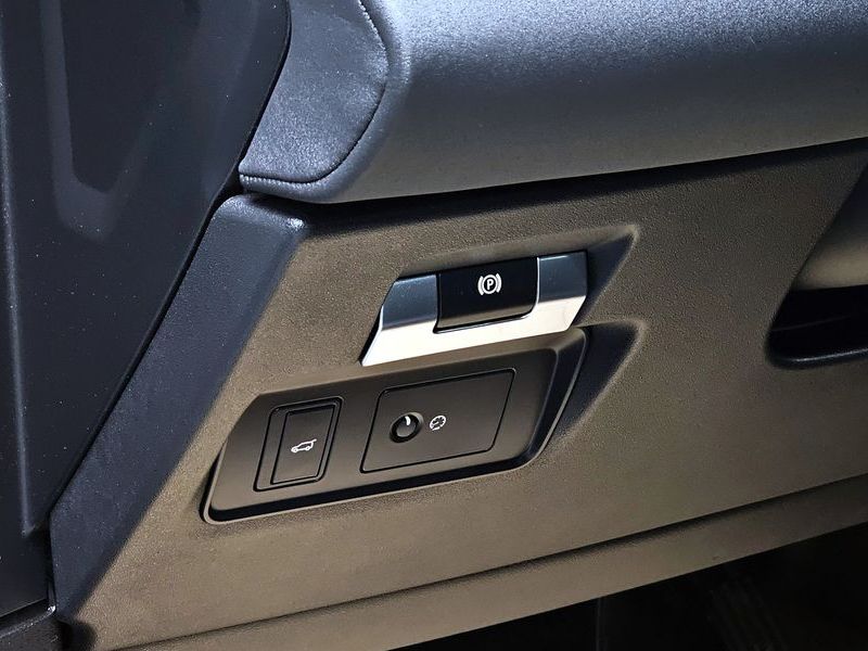 2020 Land Rover Range Rover Evoque D180 Launch Edition photo 17