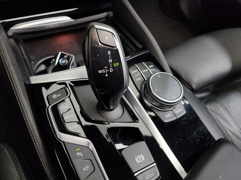 2020 BMW 5 Series 520d xDrive M Sport Package Plus photo 9