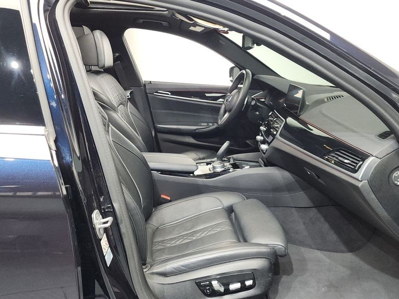 2020 BMW 5 Series 520d xDrive M Sport Package Plus photo 11