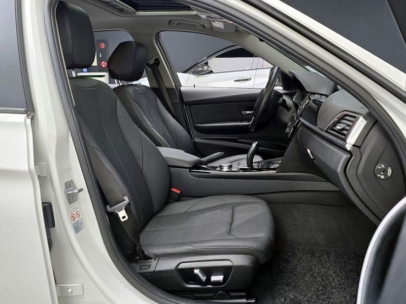 2018 BMW 3 Series 320d photo 11