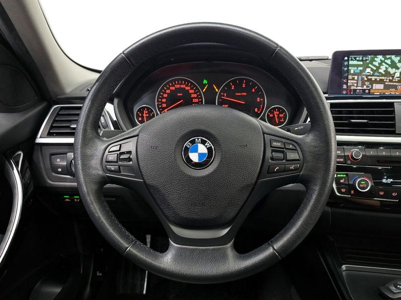 2018 BMW 3 Series 320d photo 13