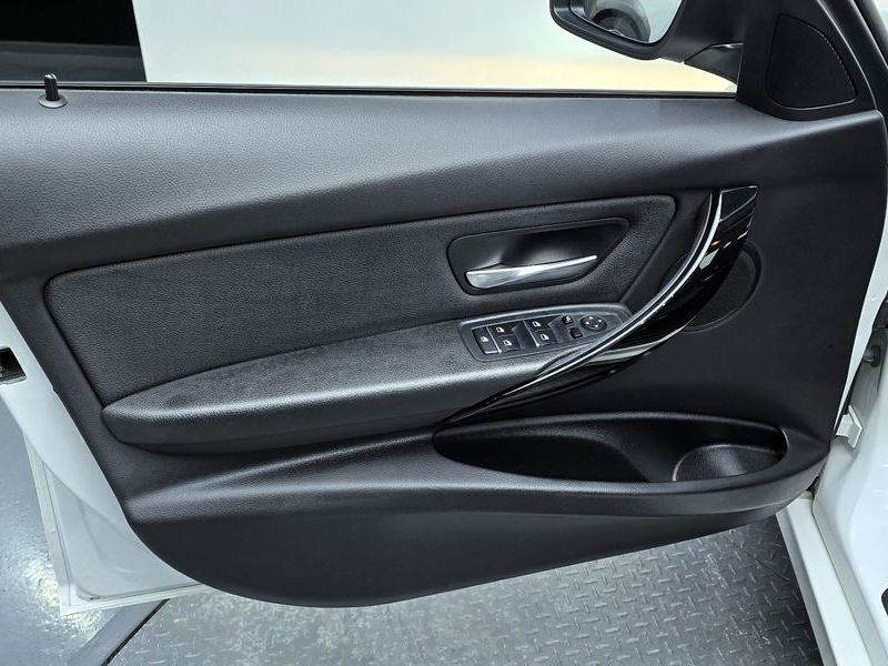 2018 BMW 3 Series 320d photo 24