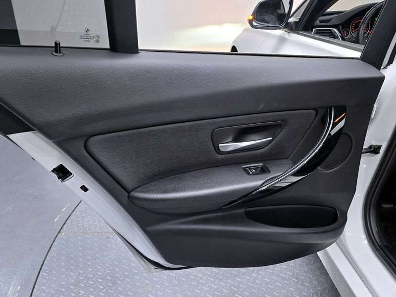 2018 BMW 3 Series 320d photo 25