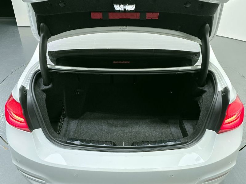 2018 BMW 3 Series 320d photo 28