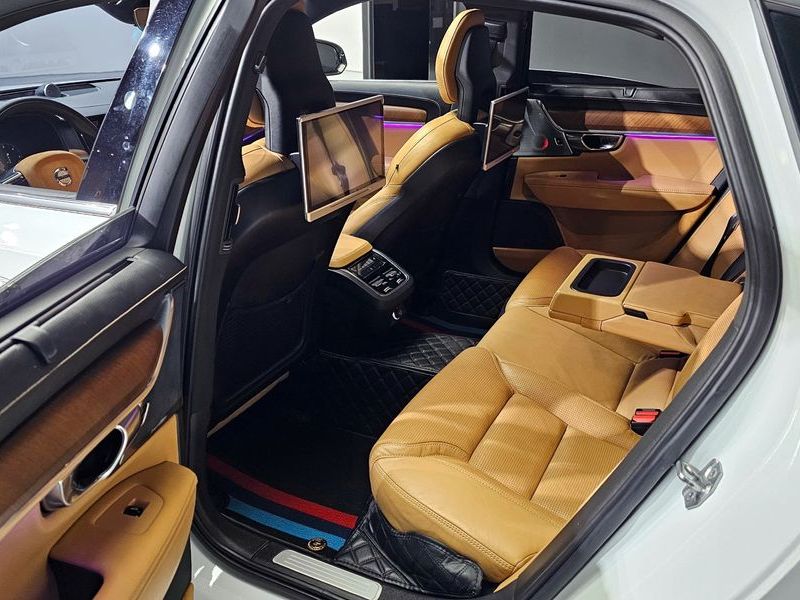 2018 Volvo S90 D4 Inscription photo 11