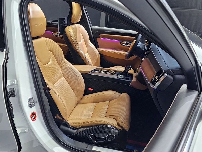 2018 Volvo S90 D4 Inscription photo 12