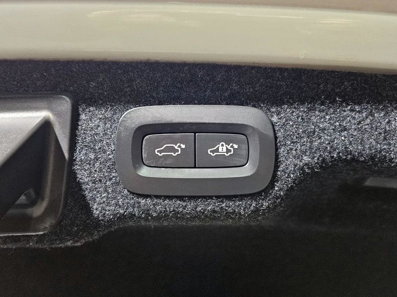 2018 Volvo S90 D4 Inscription photo 18