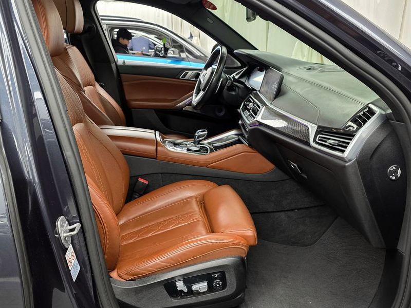 2021 BMW X6 M50i photo 11