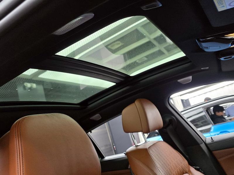 2021 BMW X6 M50i photo 17