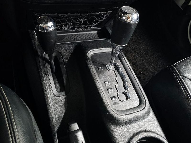 2017 Jeep Wrangler 3.6 Sahara 4Door photo 9