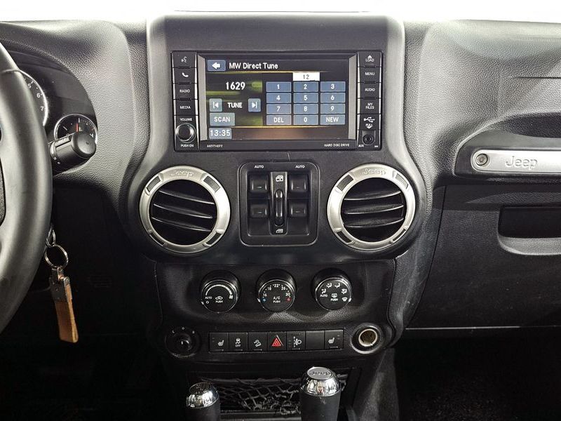 2017 Jeep Wrangler 3.6 Sahara 4Door photo 17
