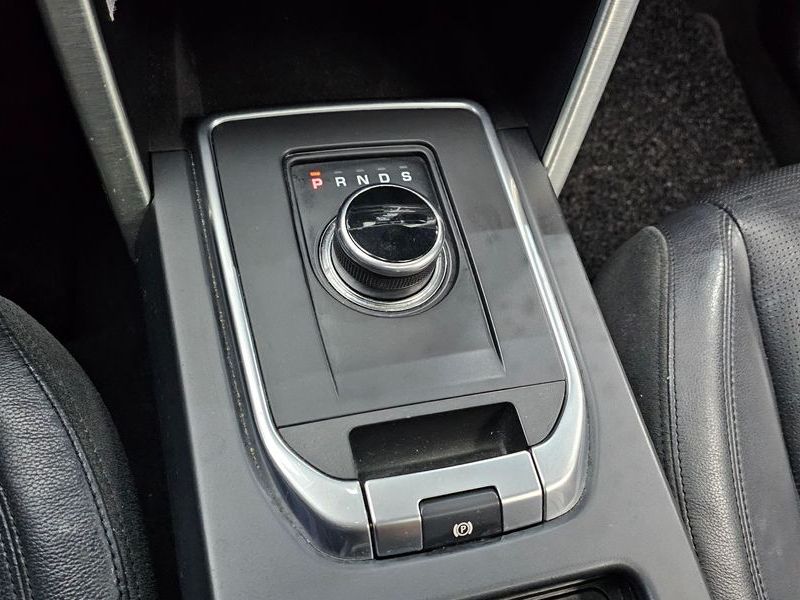 2017 Land Rover Discovery Sport 2.0 TD4 SE (150PS) photo 9
