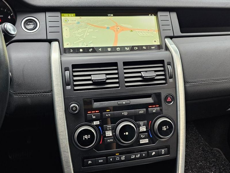 2017 Land Rover Discovery Sport 2.0 TD4 SE (150PS) photo 14