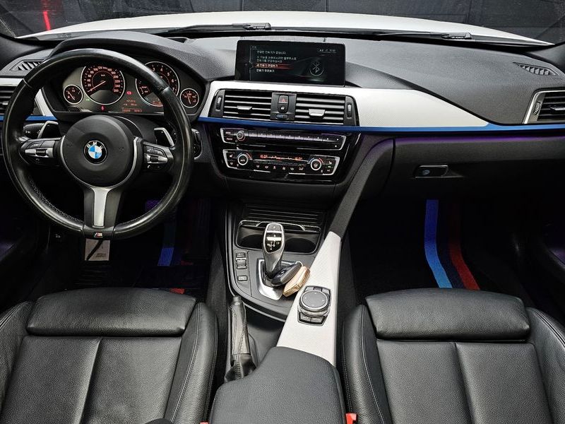 2017 BMW 3 Series 330i M Sport photo 7