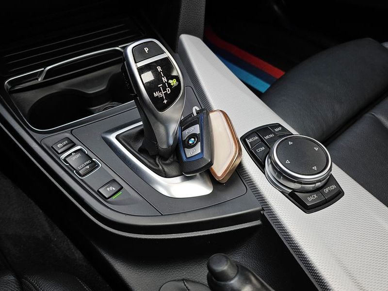2017 BMW 3 Series 330i M Sport photo 9