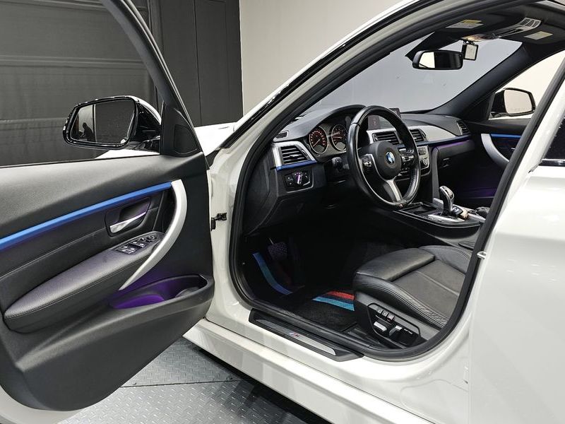 2017 BMW 3 Series 330i M Sport photo 10