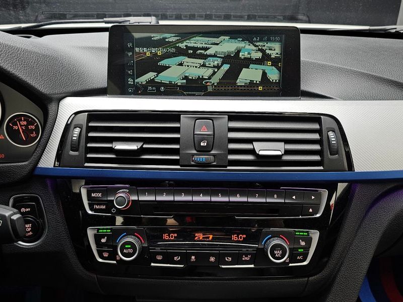 2017 BMW 3 Series 330i M Sport photo 14