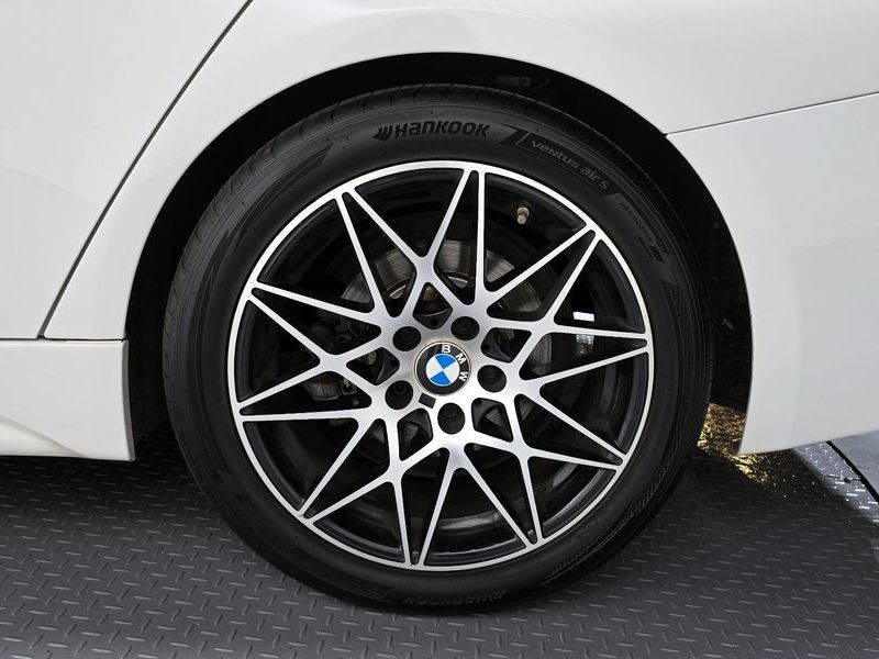 2017 BMW 3 Series 330i M Sport photo 21