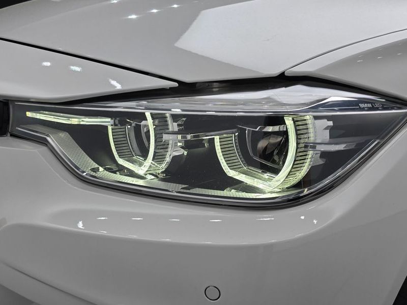 2017 BMW 3 Series 330i M Sport photo 22