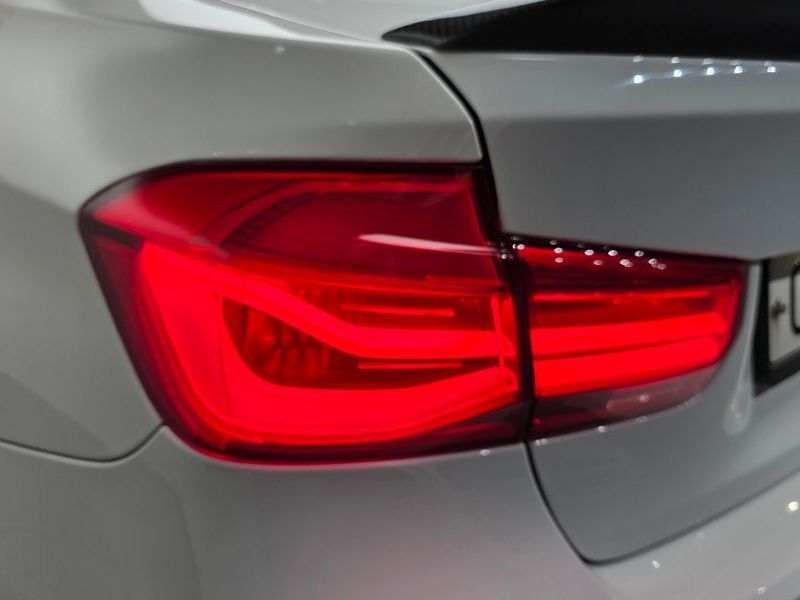 2017 BMW 3 Series 330i M Sport photo 23