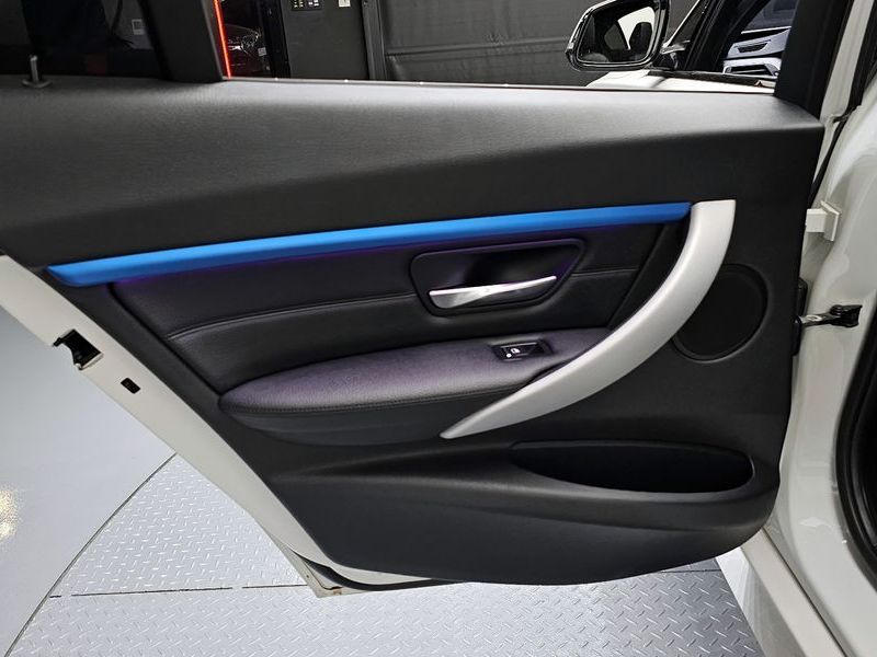 2017 BMW 3 Series 330i M Sport photo 25