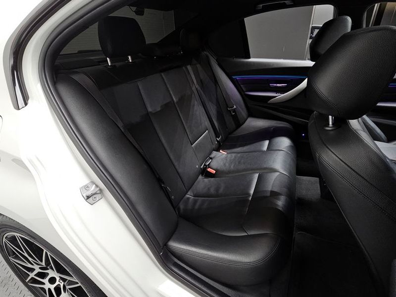 2017 BMW 3 Series 330i M Sport photo 26