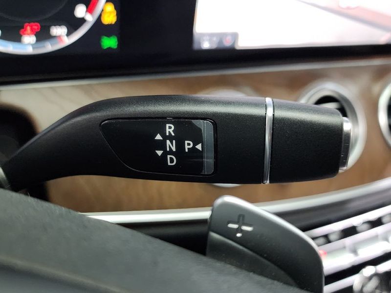 2017 Mercedes-Benz E-Class E300 4MATIC Exclusive photo 9
