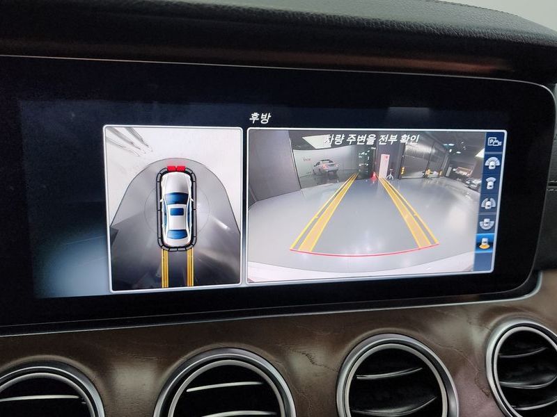 2017 Mercedes-Benz E-Class E300 4MATIC Exclusive photo 15